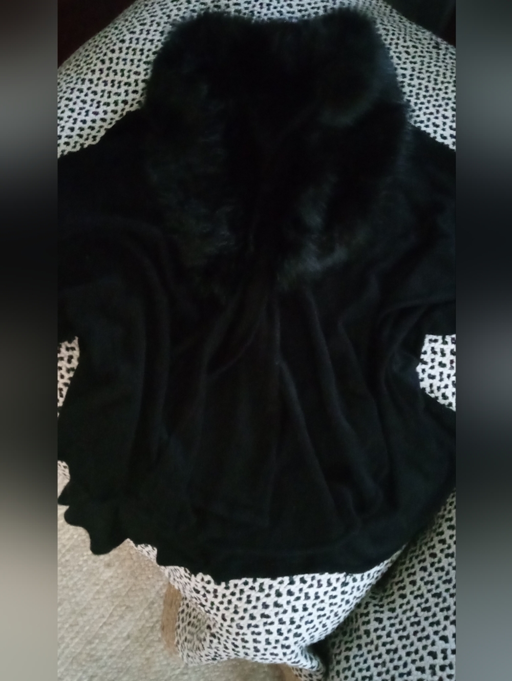 Beautiful Black Faux Fur Fox Collar Knit Cape